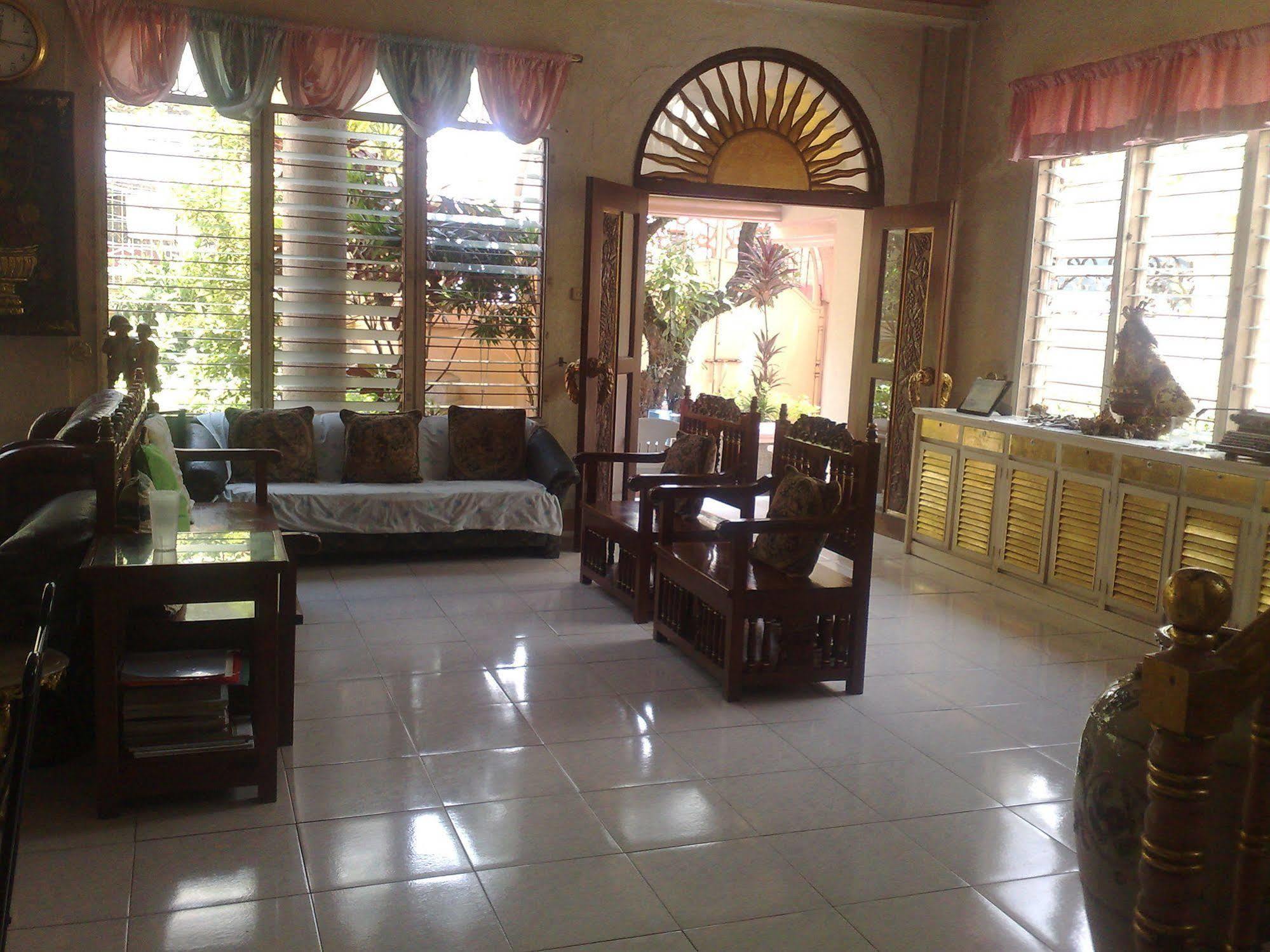 La Residencia Luzviminda Pensionne Cebu Stadt Exterior foto